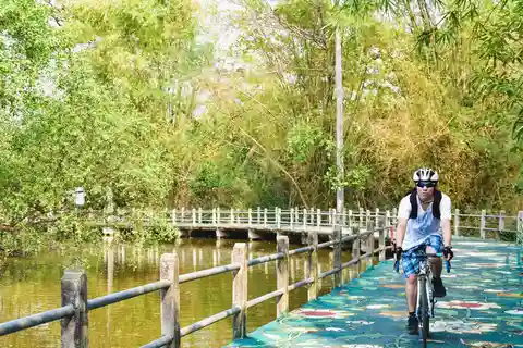 Bangkok: Khlong Toei Market & Bang Krachao Island Bike Tour