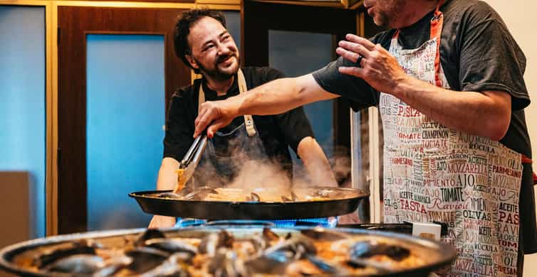 Madrid: Paella and Sangria Workshop in the City Center photo 2