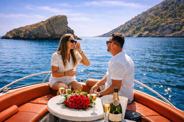 Can Picafort: 2h Private Boat Tour with Swim-Snorkel & Caves Can Picafort: Private Boat Tour 2 h - Höhlen/ Beach