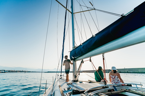 Heraklion: Excursión vespertina en velero a la isla de Dia con comidaExcursión en velero con punto de encuentro