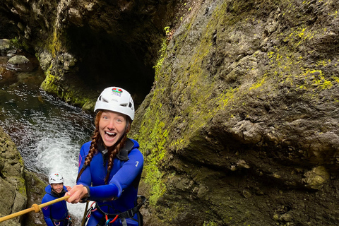 Elite Canyoning L3: The 60m Ribeira Funda Vertical Challenge