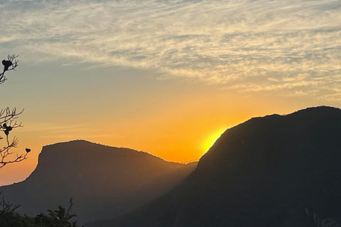 Dois irmãos sunrise hike & drone video