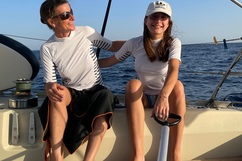 Ibiza: Tour in barca a vela di un&#039;intera giornata a Formentera con pagaiaIbiza: Tour di un&#039;intera giornata in barca a vela a Formentera con pagaia