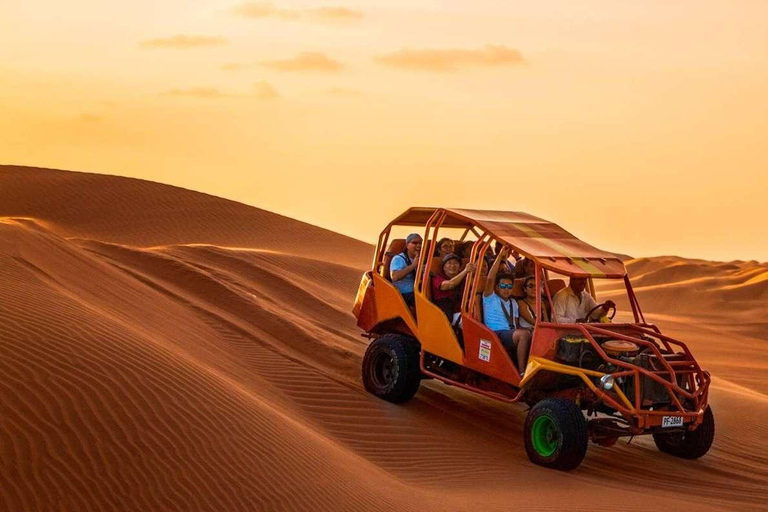 Ica : Planche à sable et buggy dans l&#039;oasis de Huacachina