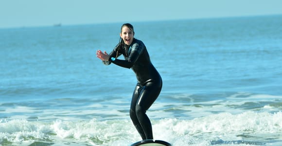 Agadir: Beginner Surf Lesson – Equipment Included