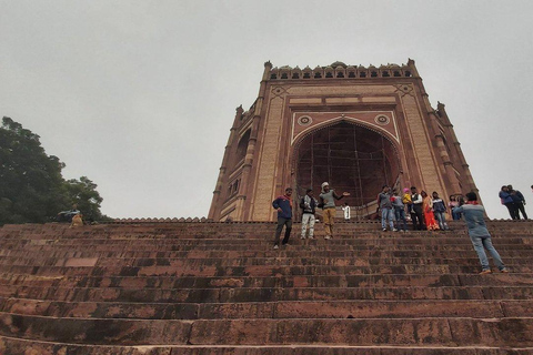 Delhi: Excursão de luxo de 5 dias ao Triângulo Dourado com guia e entradaA excursão inclui: hotel 3 estrelas, carro de aluguel e serviços de guia de turismo.