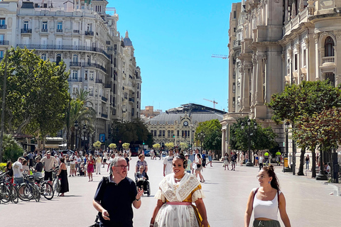 فالنسيا: أسرار وأساطير وتجربة التاباس المحليةفالنسيا: أسرار، أساطير، حلويات محلية وتجربة التاباس