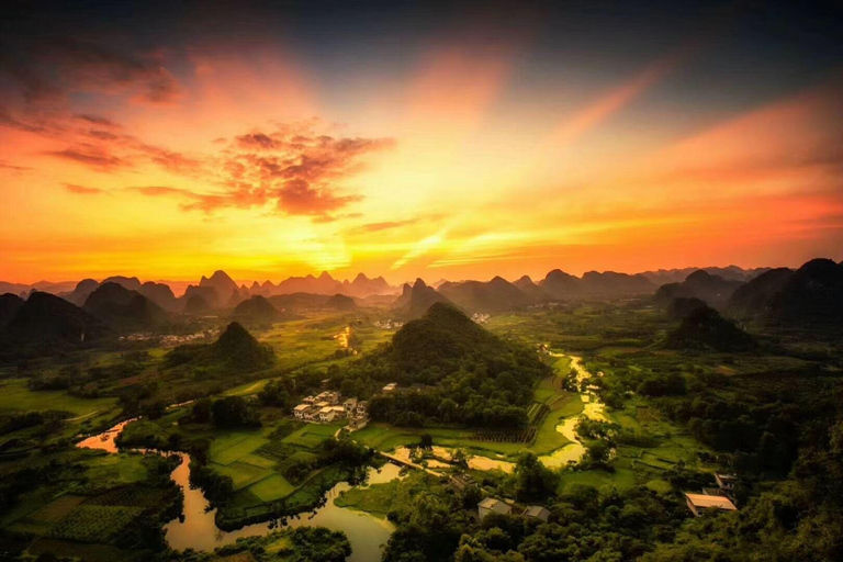 Guilin: Excursão particular de meio dia à colina Yangshuo Cuiping ao pôr do sol