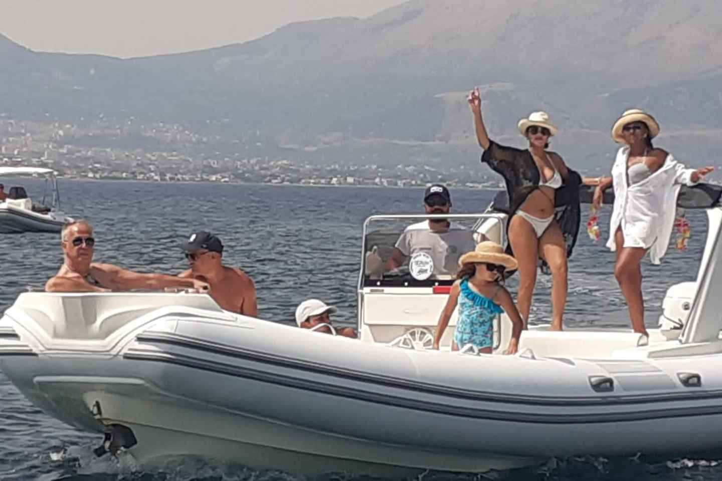 Palermo: 9-hour dinghy tour, snorkel masks, drinks and snacks