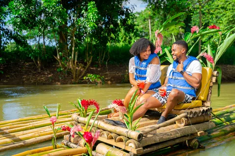 Rafting em Bambu e Massagem com Calcário em Montego Bay