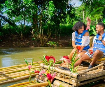 Rafting em Bambu e Massagem com Calcário em Montego Bay