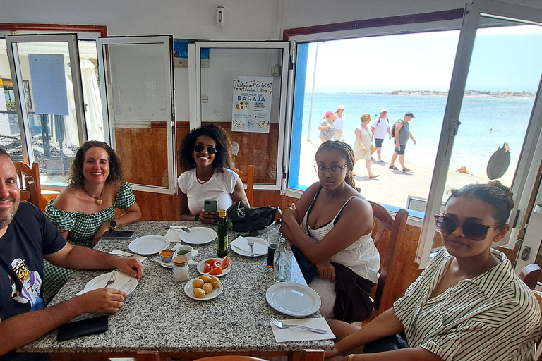 Corralejo: passeio a pé com degustação de produtos locaisCorralejo: Passeio a pé com degustação de produtos locais