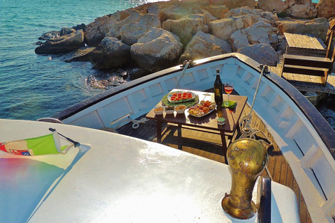Torre Vado: Guided Boat Tour to the Caves with Swimming Stops and Aperitif