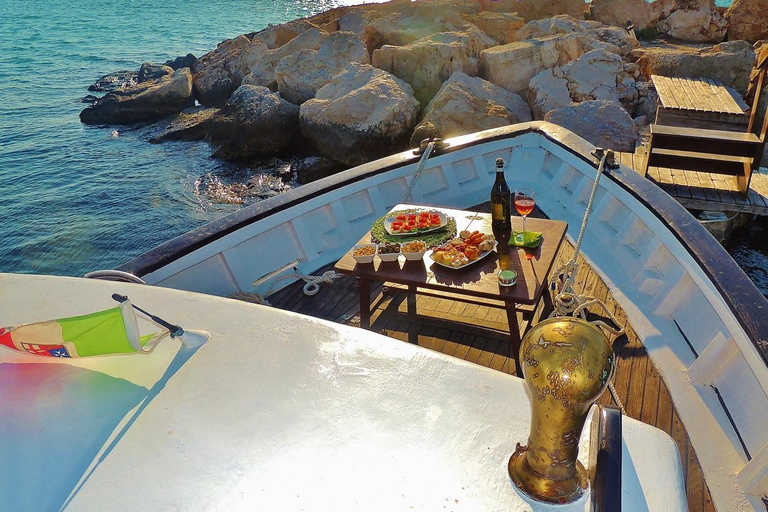 Torre Vado: Guided Boat Tour to the Caves with Swimming Stops and Aperitif