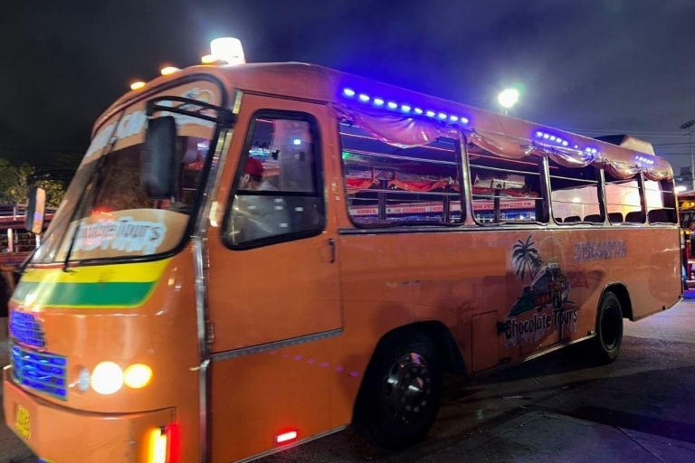 Cartagena: imprezowy autobus Chiva z otwartym barem rumu i dyskoteką!Cartagena: Autobus Chivaparty z otwartym barem z rumem!