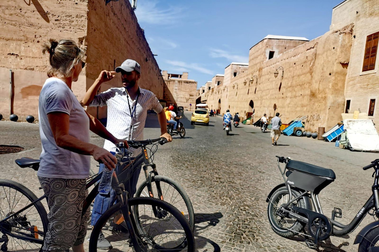 Marrakech: Guided Bike Tour with a local Guide