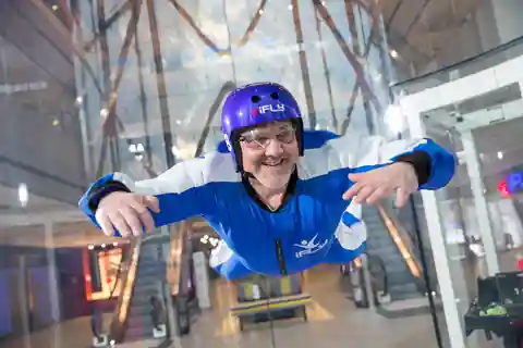 Стартовый билет на прыжки с парашютом в помещении iFLY