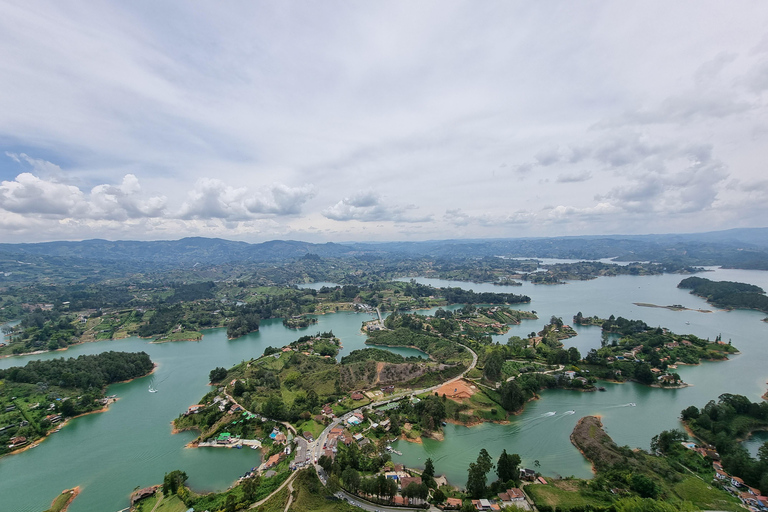 Medellín: Guatapé, El Peñol & Yate Majestic Day Trip