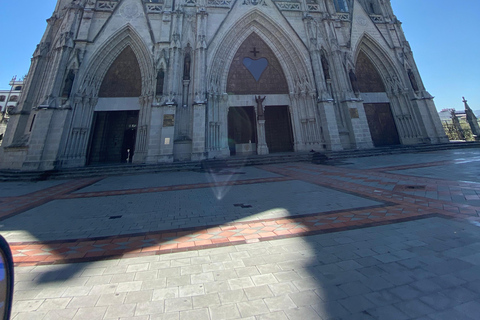 Quito: Tour Clásico, Explora el Casco Antiguo y la Línea Equinoccial