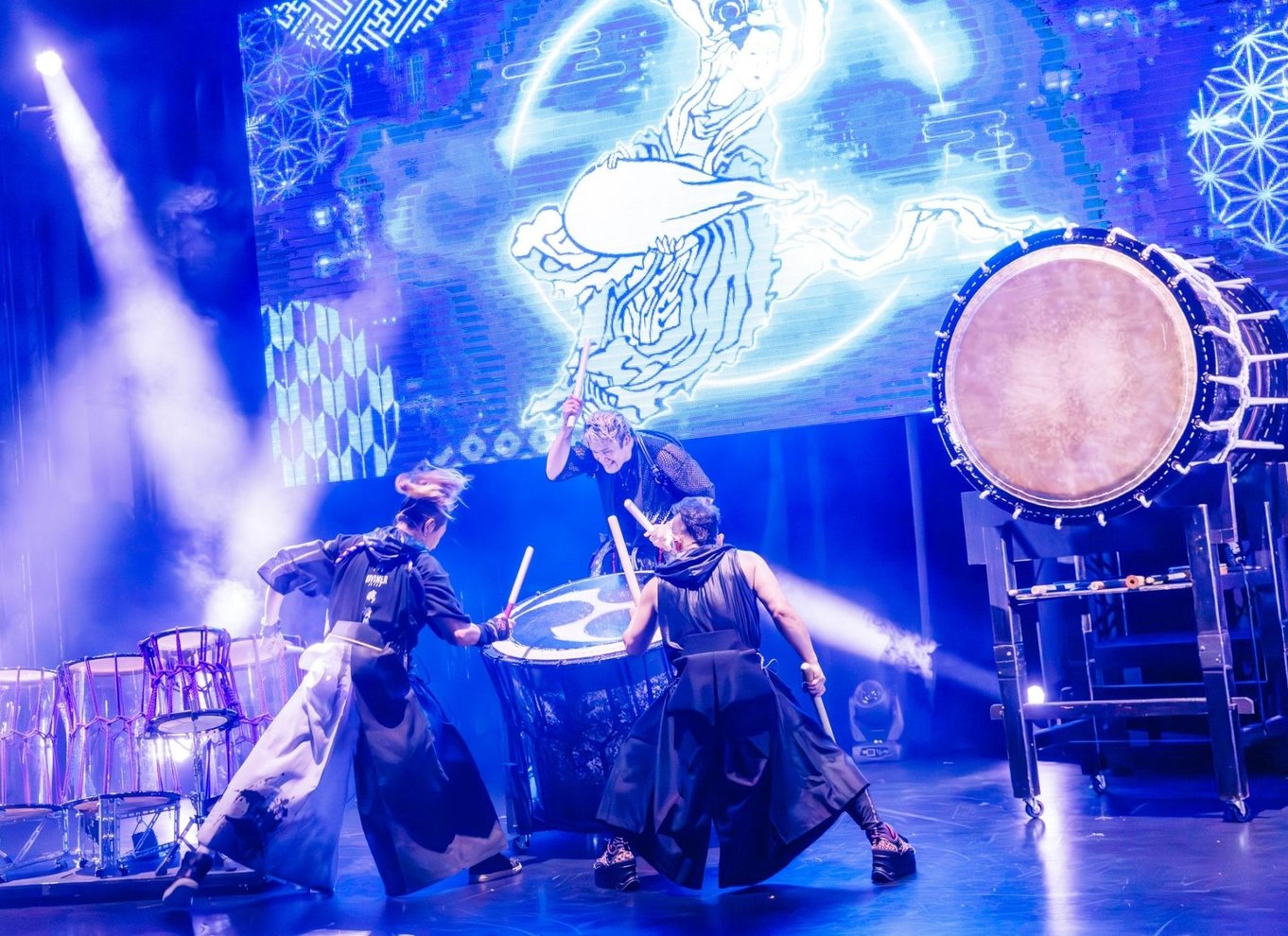 Osaka: Et moderne show med samuraier, Kabuki, Taiko og dans