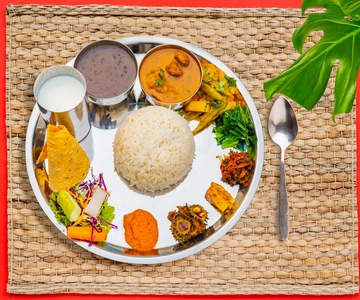 Katmandú: arte en arcilla de Bhaktapur, almuerzo nepalí y música folclórica