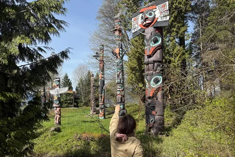Stanley Park CarTour:SmallGroup/Comfort&CheaperThan BikeTour