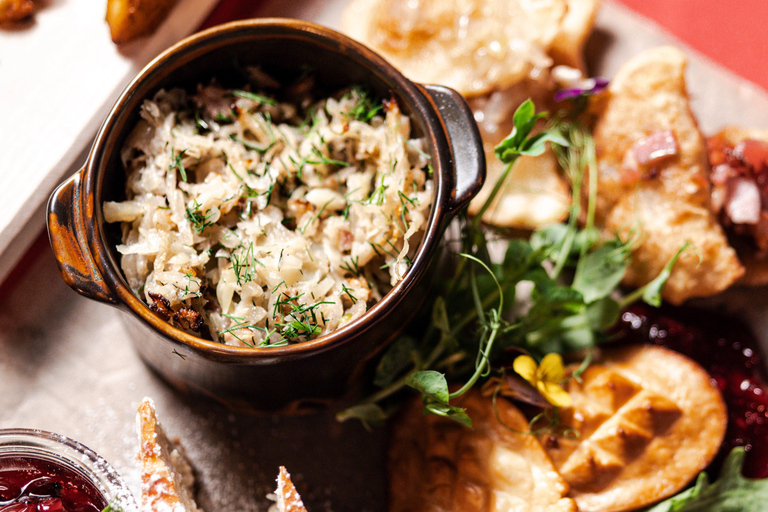 Cracovia: Cena folcloristica polacca con crociera sul fiume Vistola