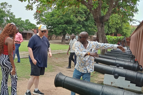 Mtwapa: JumbaRuins &amp; BushVillage Dagsutflykt och middag i byn.