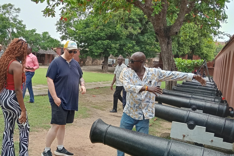 Mtwapa: JumbaRuins &amp; BushVillage Dagsutflykt och middag i byn.