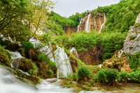 Plitvice Lakes, visite à pied guidée et promenade en bateau - Housity