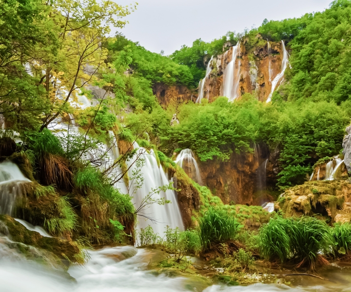 Plitvice Lakes: Guided Walking Tour and Boat Ride