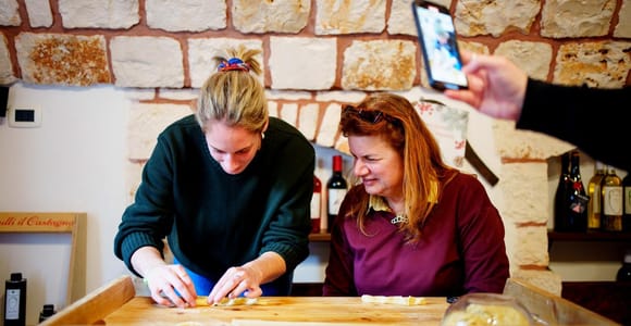 Traditional Apulian cooking class with dinner in the vineyard and wine tasting