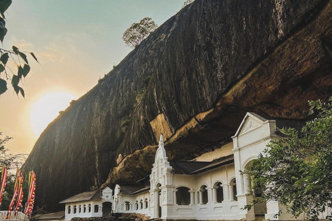 Sigiriya: Private Tuk-Tuk Tour with Massage and Workshops