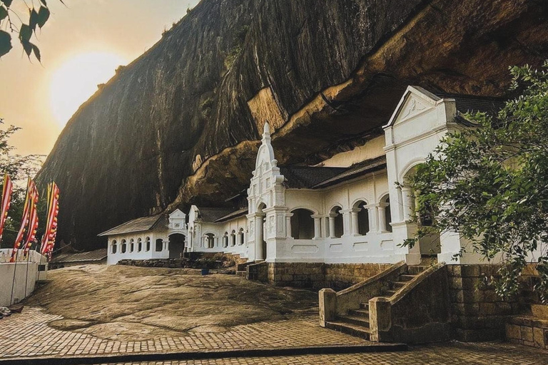 Sigiriya: Private Tuk-Tuk Tour with Massage and Workshops