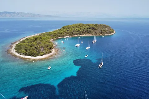 Makarska: Island & Cave Cruise with Snorkeling Stops
