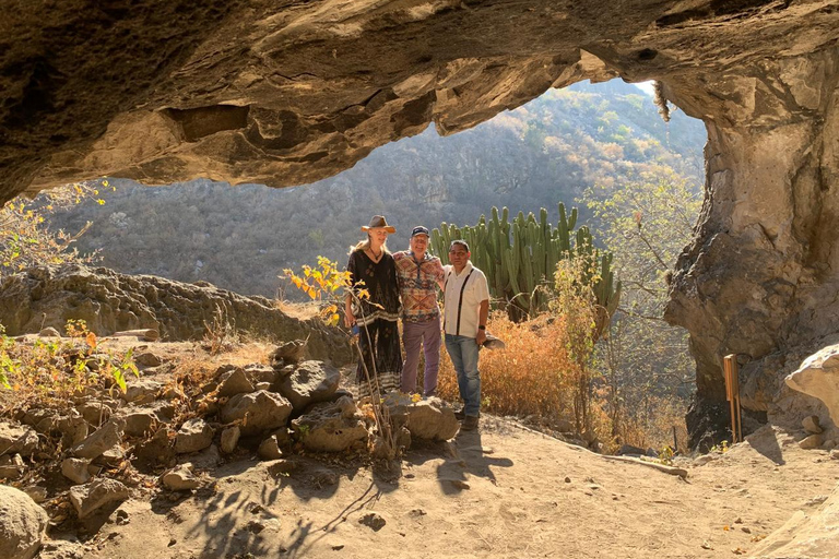 Oaxaca: Mitla Caves, Tlacolula Market, & Textile Tour
