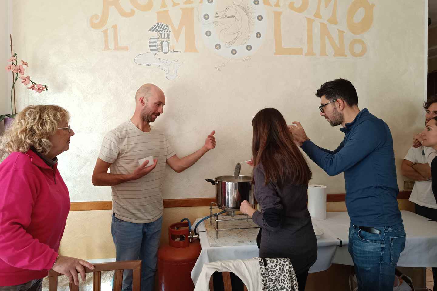 Cheese-making workshop day trip and tasting in the Maiella Park