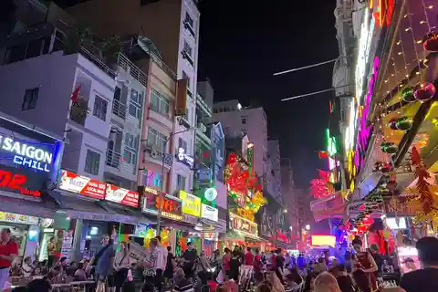 Free E-sim Saigon Nightlife Hopping Tour