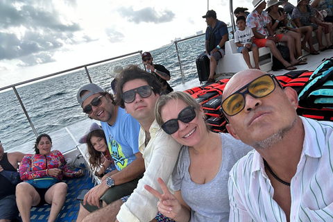 Isla Mujeres: All-Inclusive Catamaran with Open Bar, Snorkel and Lunch Jet Ski Tour to Isla Mujeres and Contoy
