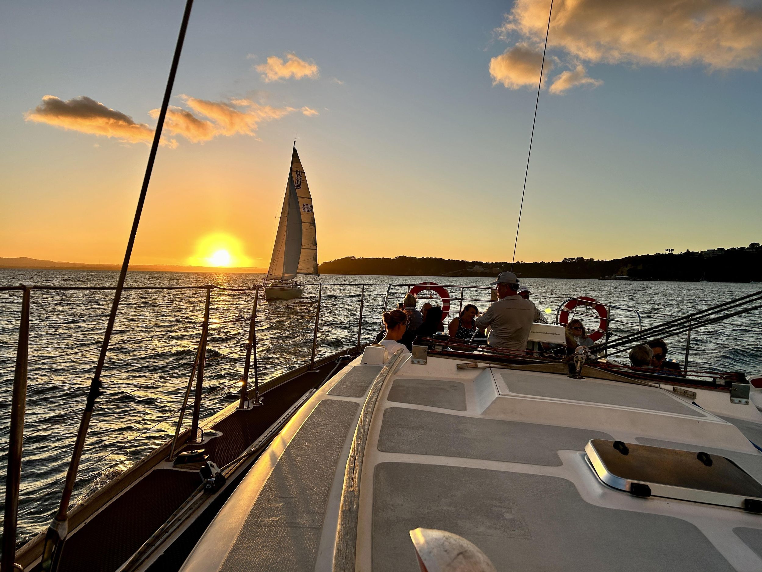 Ab Auckland: 5-tägige Tour nach Waitomo, Rotorua & zum Piha Beach