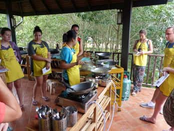 Koh Lanta: Kveldskurs på den thailandske kokkeskolen på Koh Lanta
