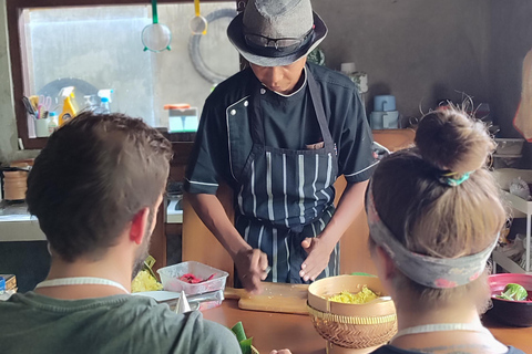 Yogyakarta: clase de cocina con visita al mercado y servicio de recogida del hotelClase de cocina con servicio de recogida del hotel