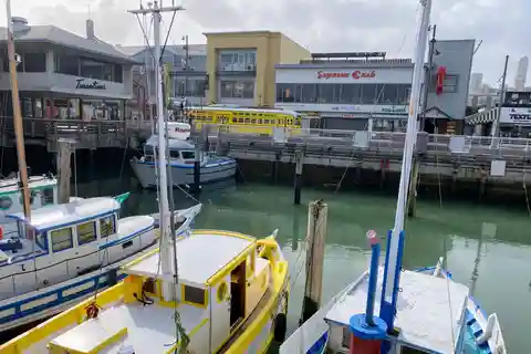 Fisherman's Wharf: Guided Walk & Golden Gate Cruise Option