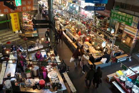 Visite de Séoul en soirée : marché de Gwangjang, parc de Naksan et Eungbongsan