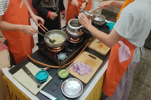 Aula de culinária indiana com mercado de vegetaisAula de culinária vegetariana e não vegetariana com mercado de vegetais