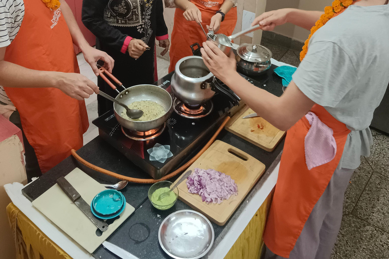 Aula de culinária indiana com mercado de vegetaisAula de culinária vegetariana e não vegetariana com mercado de vegetais