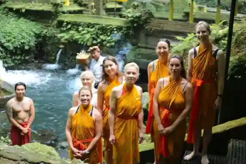 Ubud: Tour condiviso a Terrazza del Riso, Tirta Empul e Cascate