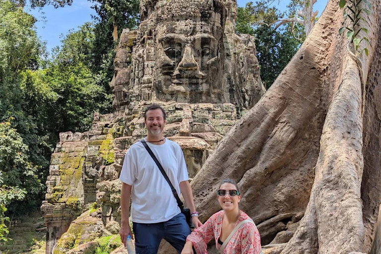 Siem Reap: Private Angkor Wat Tuk-Tuk Tour in Spanish Angkor Wat Sunset & Small Circuit (Spanish-Speaking Guide)