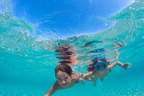 Athènes : excursion d&#039;une journée en bateau avec baignade et piscine thermaleAthènes : excursion d&#039;une journée en bateau vers les îles avec baignade