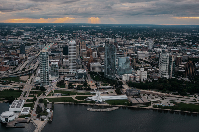 Milwaukee: Helicopter Rides Over Downtown & Lakefront Downtown Helicopter Ride
